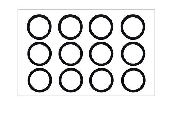 يتم تطبيق رغوة التظليل للعدسة المختومة على الكاميرا